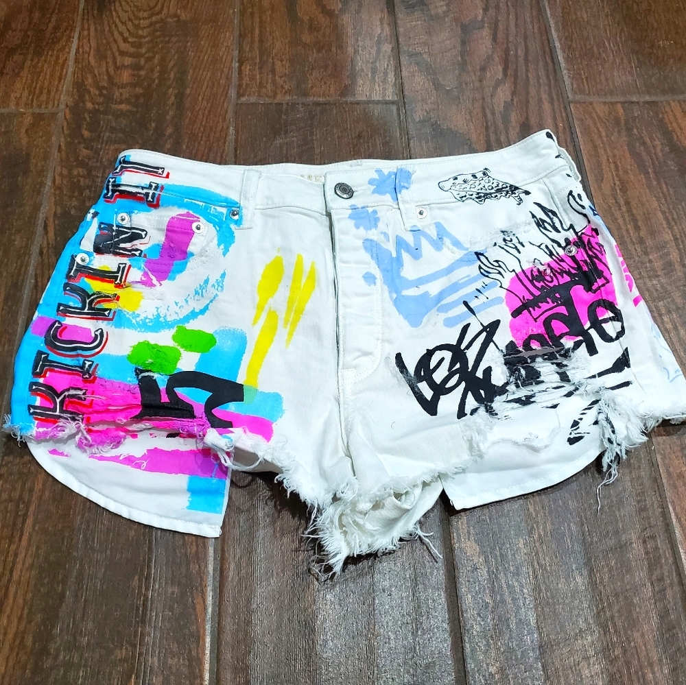 Vintage Hi-rise Festival Graffiti Design